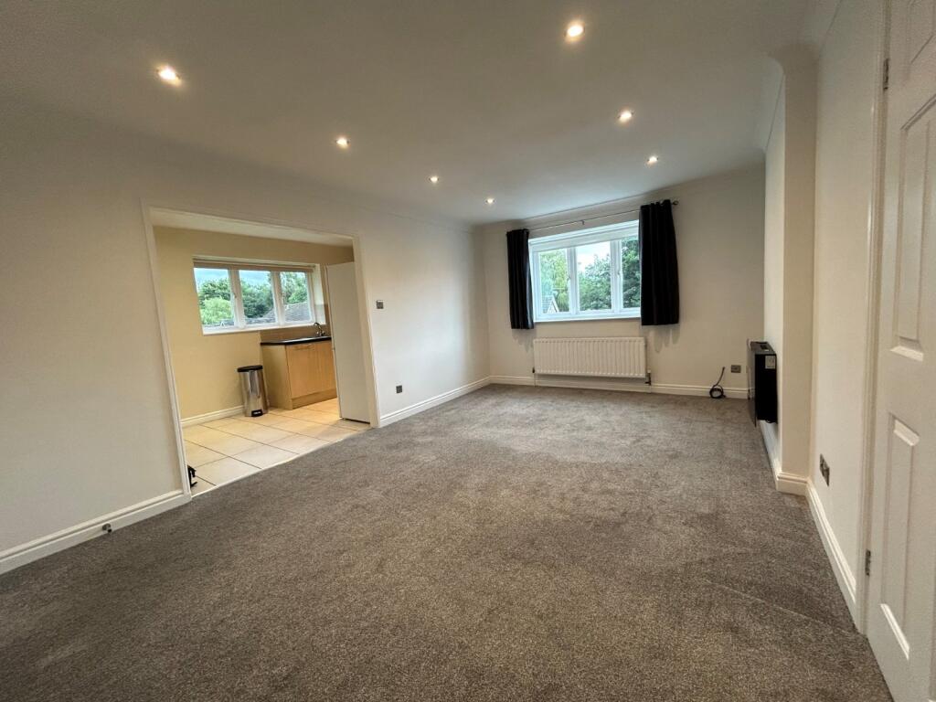 Apartment in Leeds, Collingham - View 2