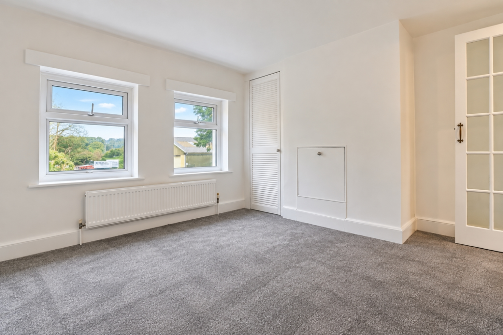 House in Bromley - More