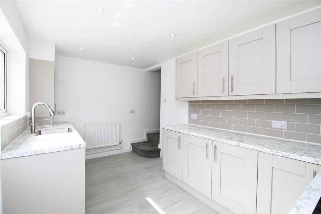 House in Tameside, Kingston - View 5