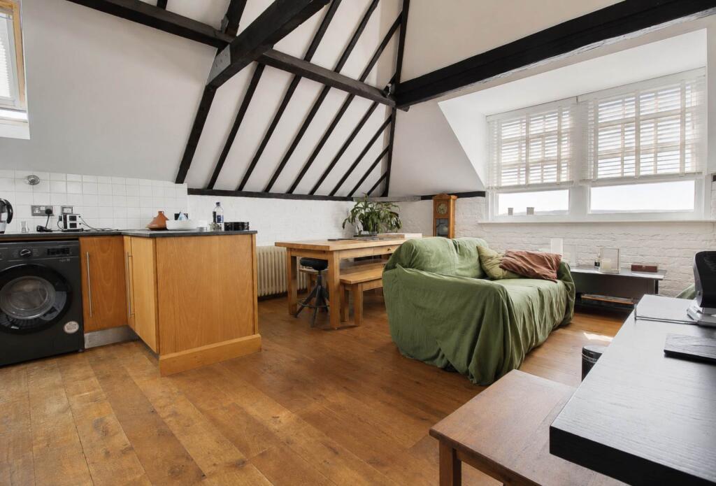 Apartment in Brighton - More