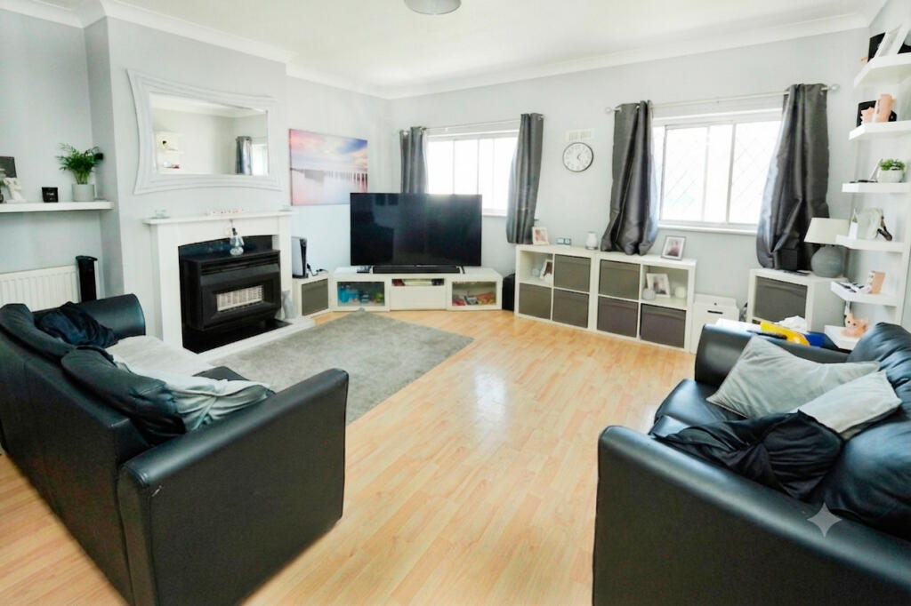 Apartment in Sandwell, West Midlands - View 2
