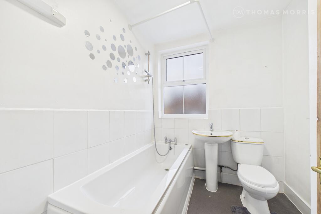House in Huntingdonshire, Godmanchester - More