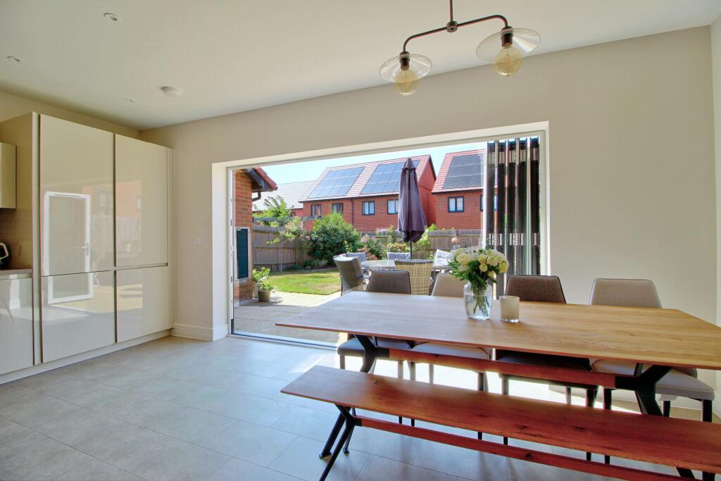Goodwood Crescent, Bucklers Park, Crowthorne - View 3