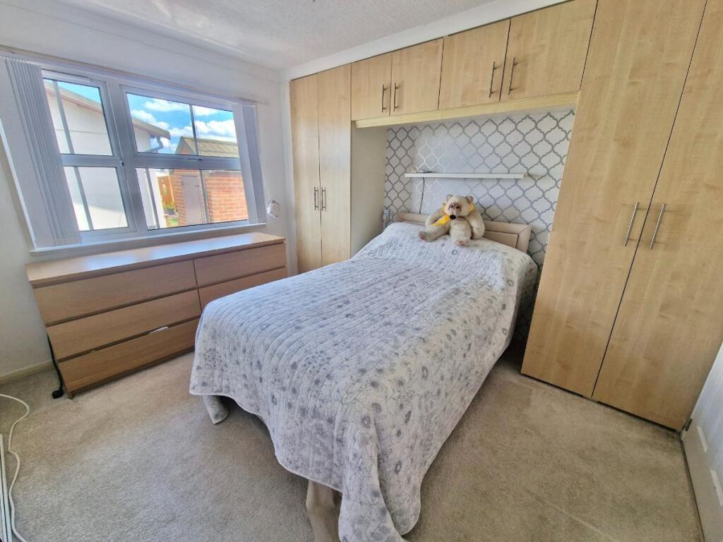 House in Castle Point, Canvey Island - View 5