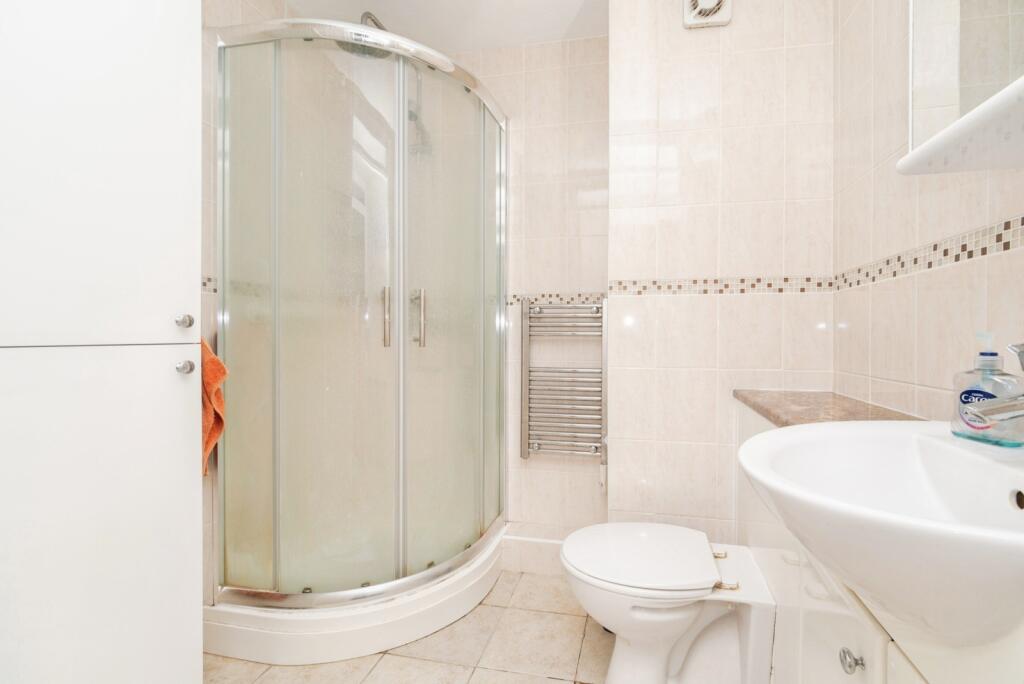 Apartment in Southall - More