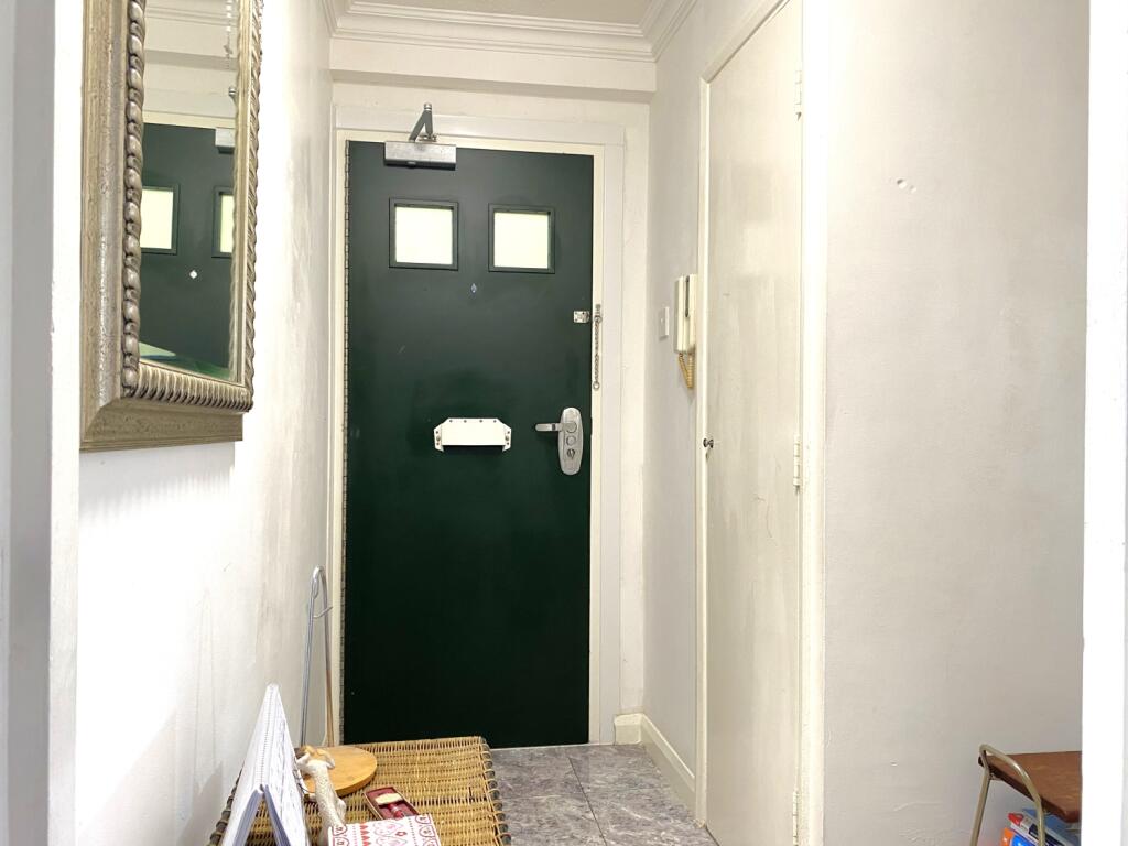 Apartment in Kingston upon Thames - More