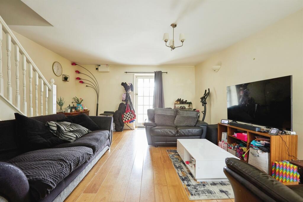 House in Gillingham, Lodbourne - View 3