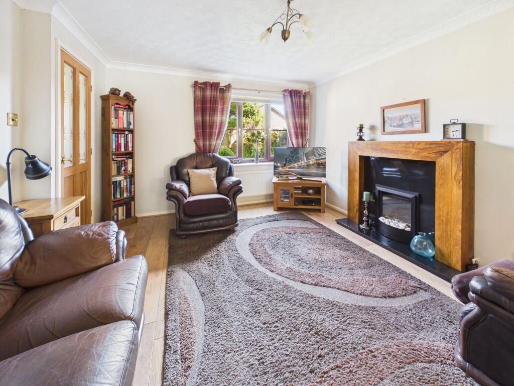 Sunningdale Close, Kirkby in Ashfield, Nottinghamshire - View 4