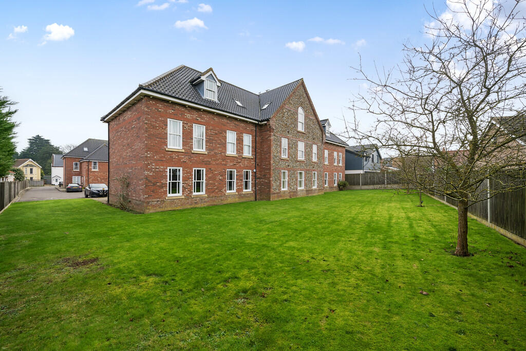 2-bed flat on Regal Court, Holt, Norfolk, £349,950