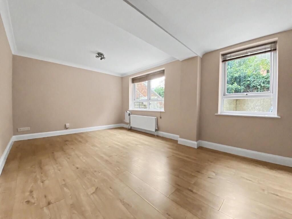 Apartment in Slough - View 4