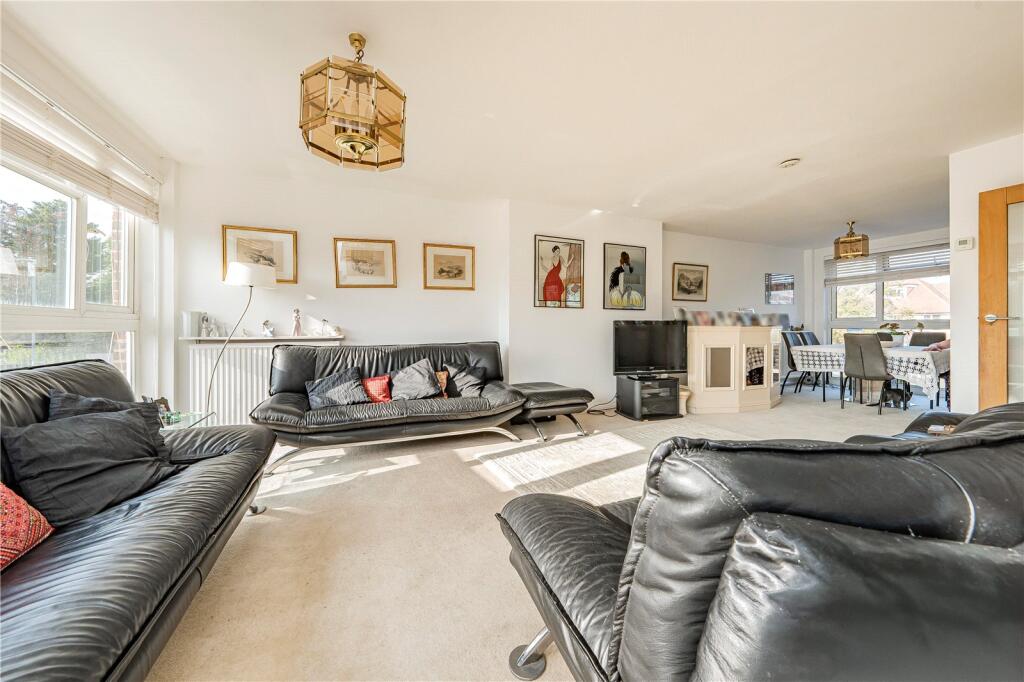 House in London, Royal Borough of Kingston upon Thames - View 4