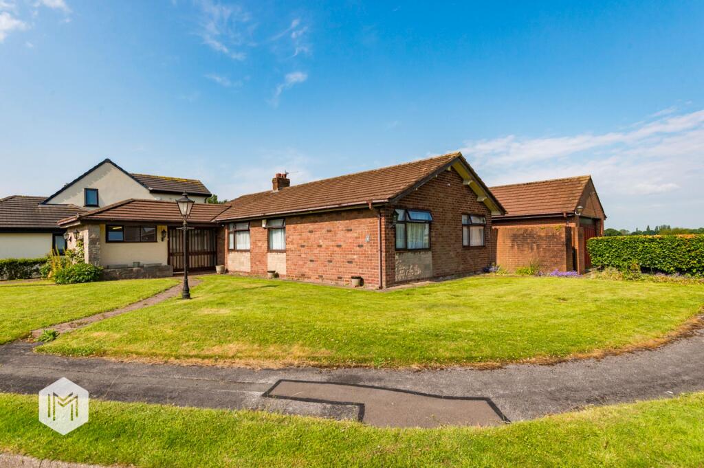 4-bed detached on Waltham Avenue, Glazebury, WA3, £375,000