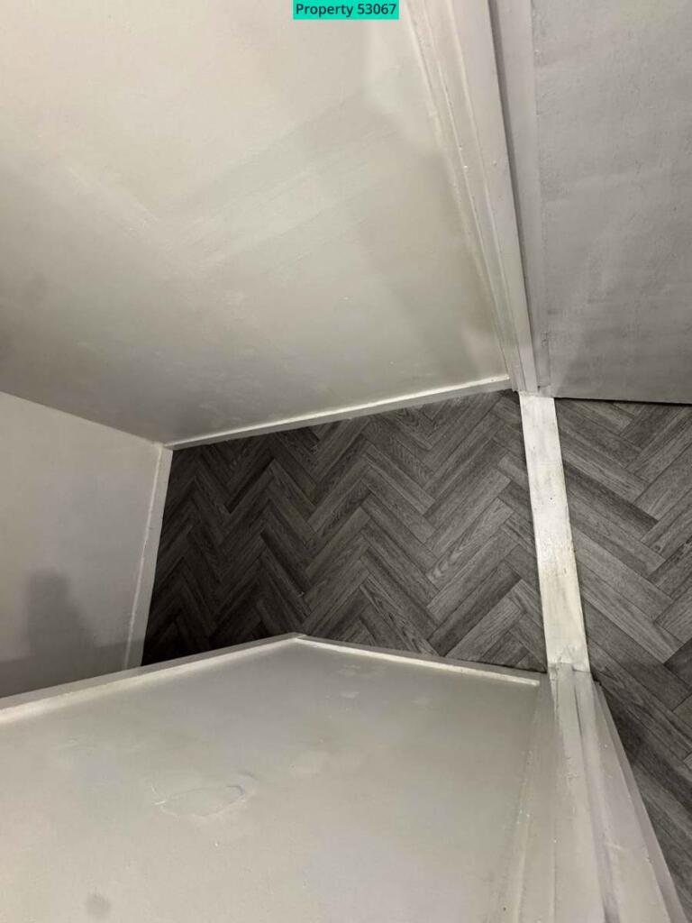 Apartment in Wolverhampton, Tettenhall - More