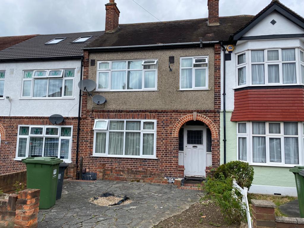 3-bed terraced on Penderry Rise, LONDON, SE6 1EZ, £500,000