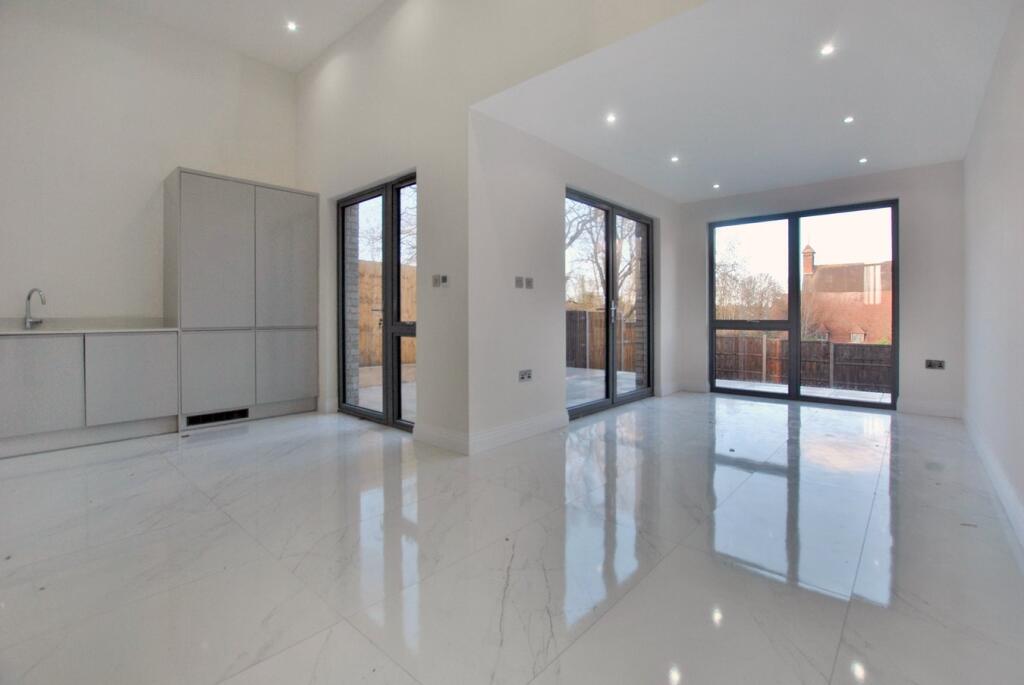 Pollards Hill North, Norbury, London, SW16 photo 2