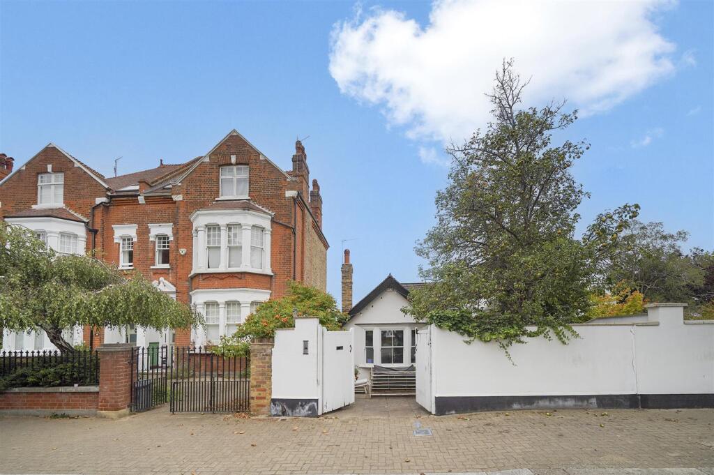 House in London - View 5