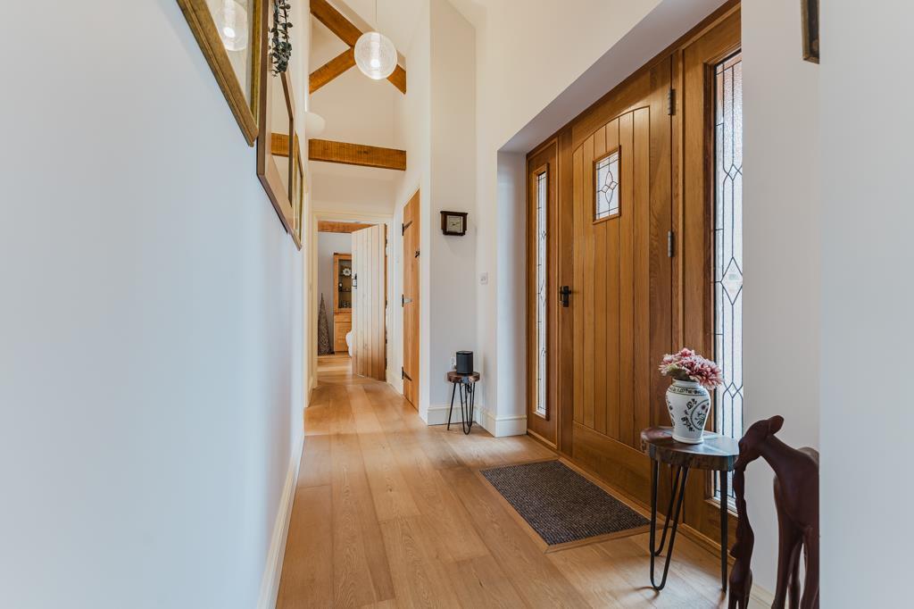 House in Northampton, Isham - More