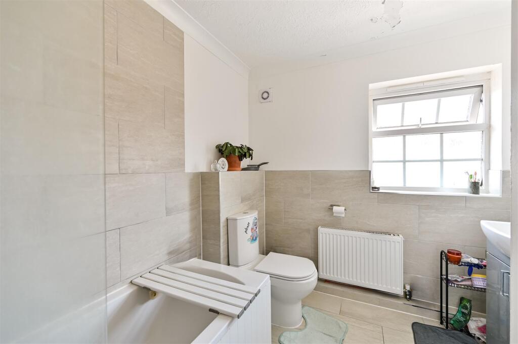 Apartment in Reading - View 5