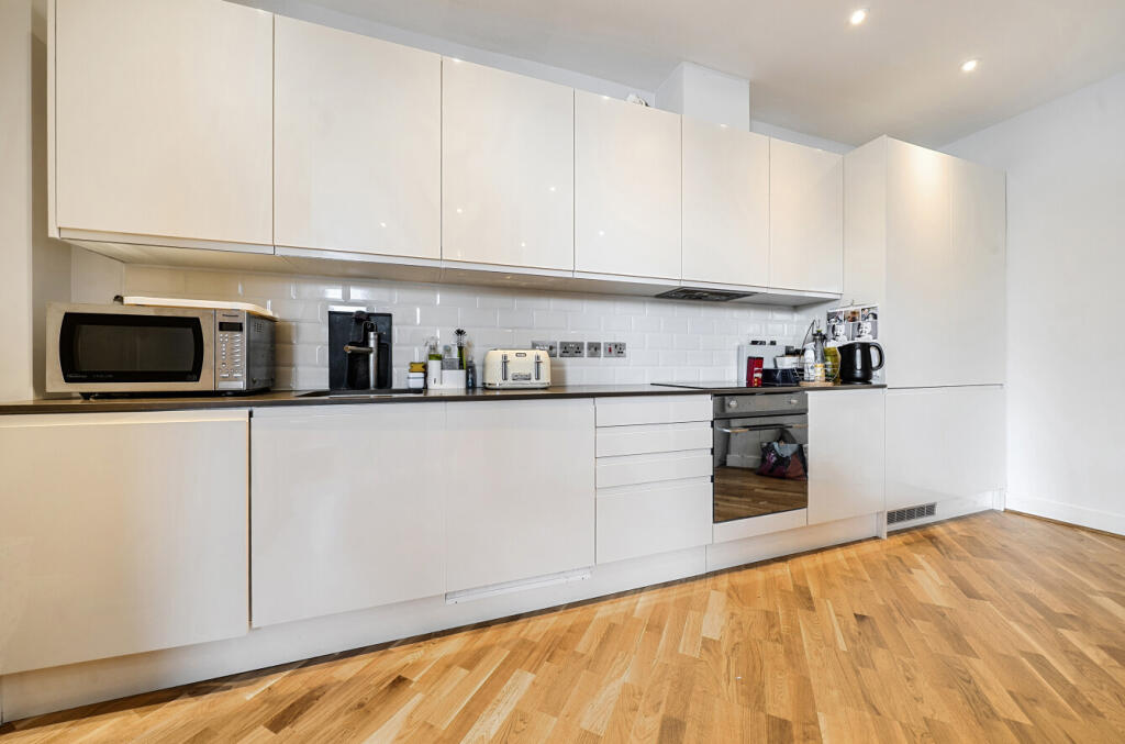 Maybury Close, Frimley, Camberley, Surrey, GU16 photo 4