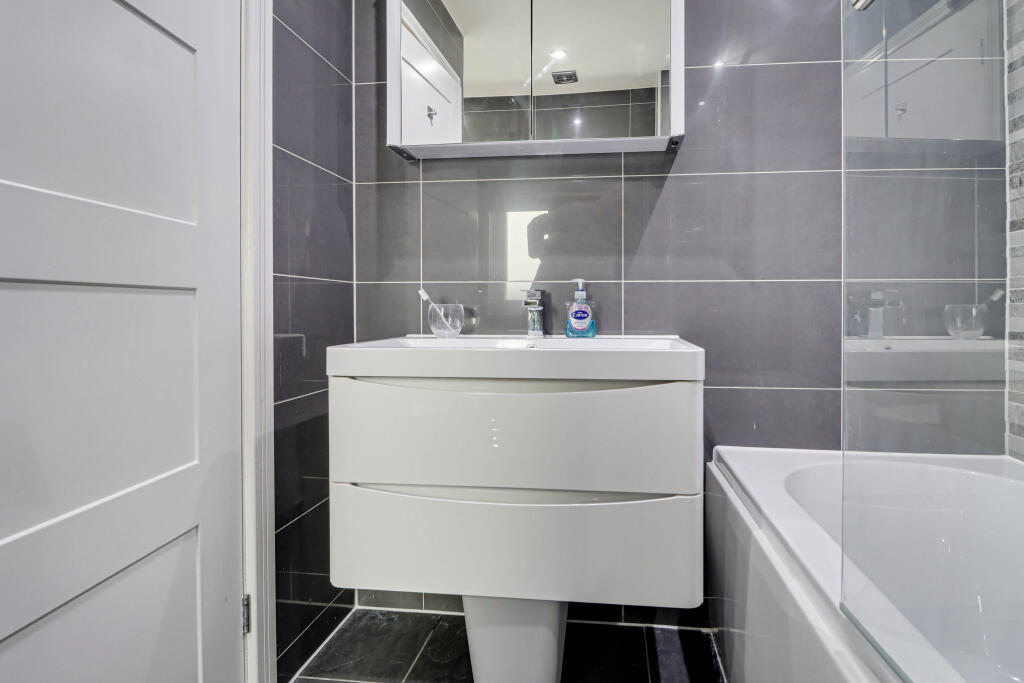 Additional image 15 of Cell Barnes Lane, St Albans, AL1