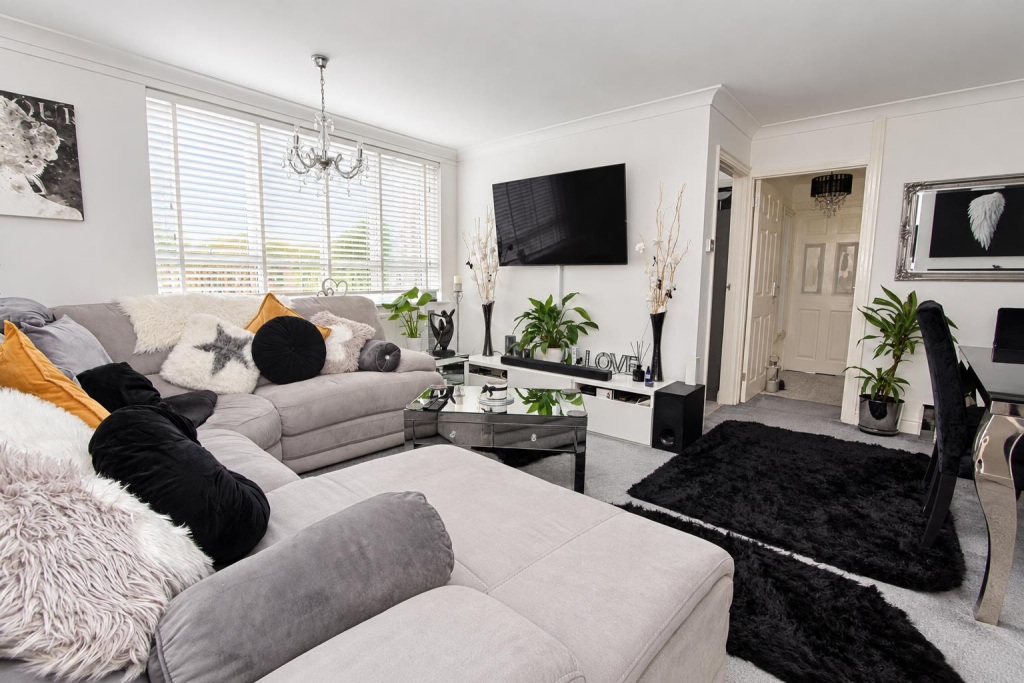 Apartment in Croydon - More