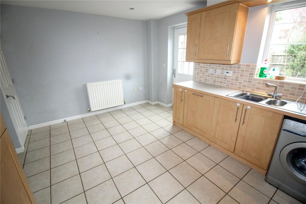 Birkdale Close, Swindon, Wiltshire, SN25 photo 2