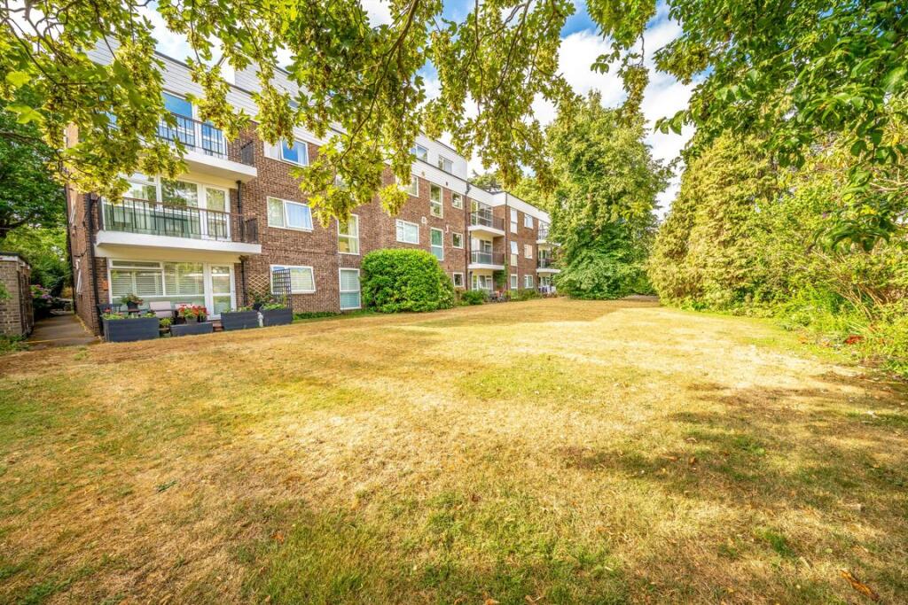 Apartment in Twickenham - More