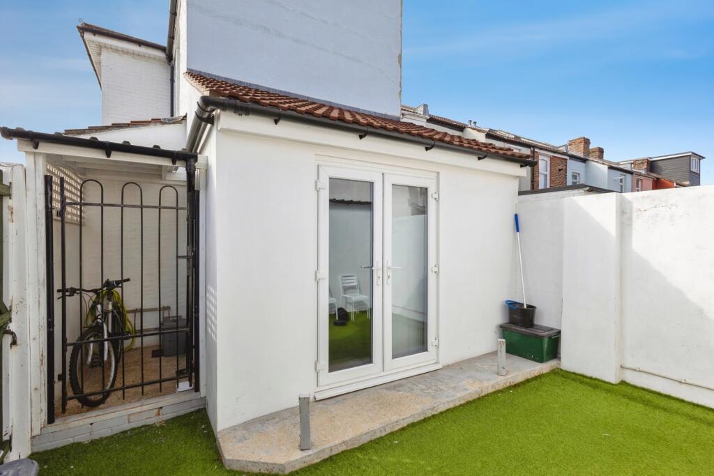 House in Portsmouth - View 3