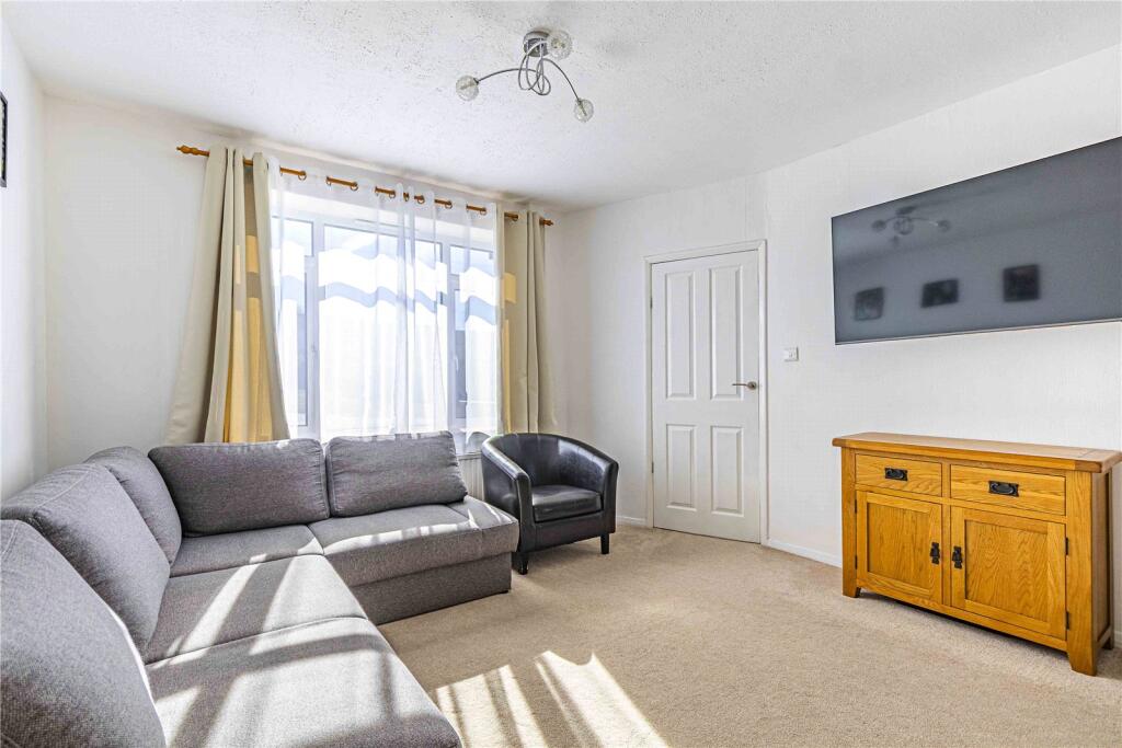 House in Borehamwood, Elstree and Borehamwood - More