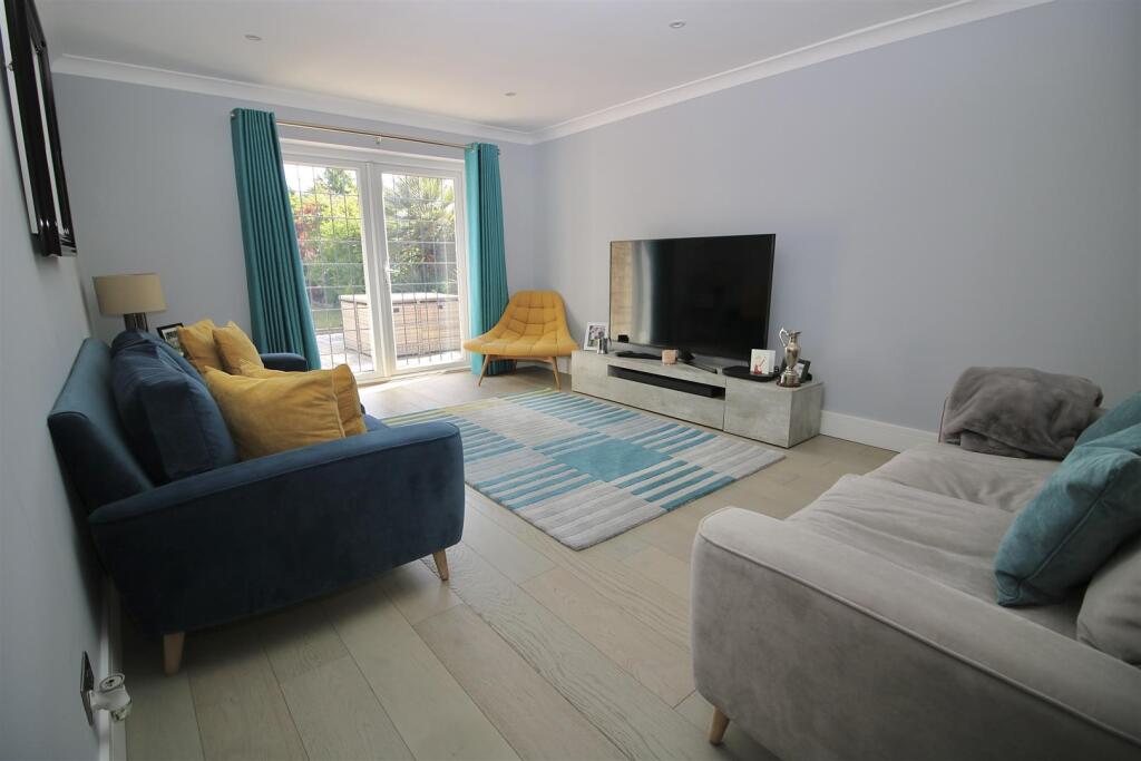 House in Basildon, Billericay - View 3