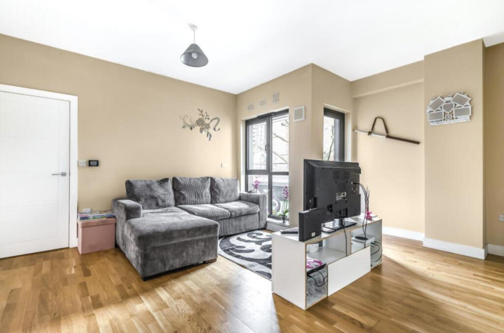 Apartment in Twickenham - View 5