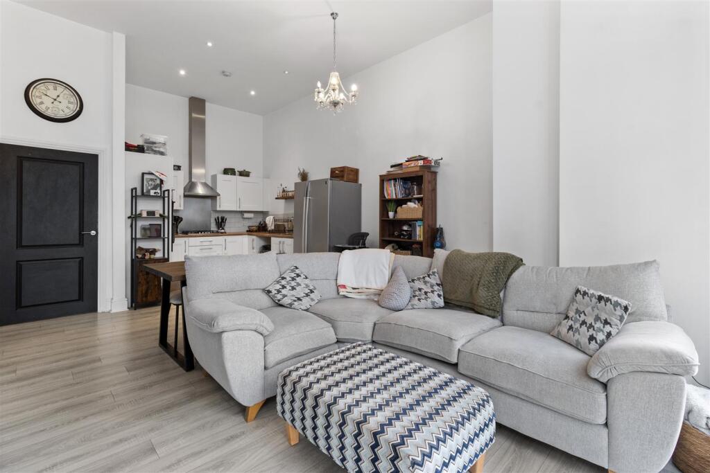 Apartment in Brighton - View 4