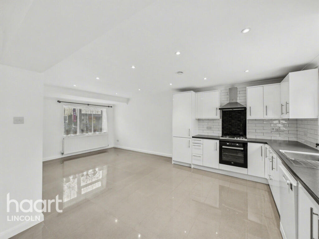 Camwood Crescent, Lincoln - View 5