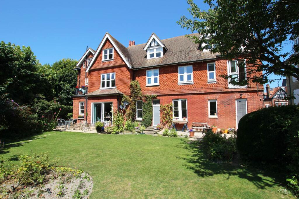 Apartment in Eastbourne, East Sussex - More