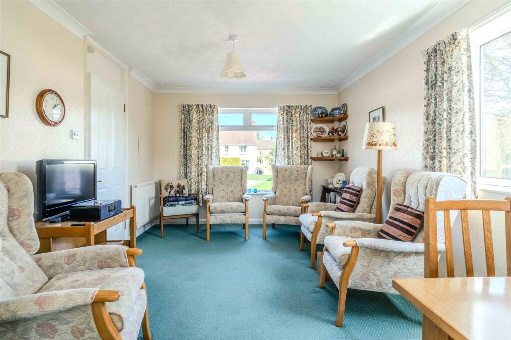 House in Gloucester - View 4