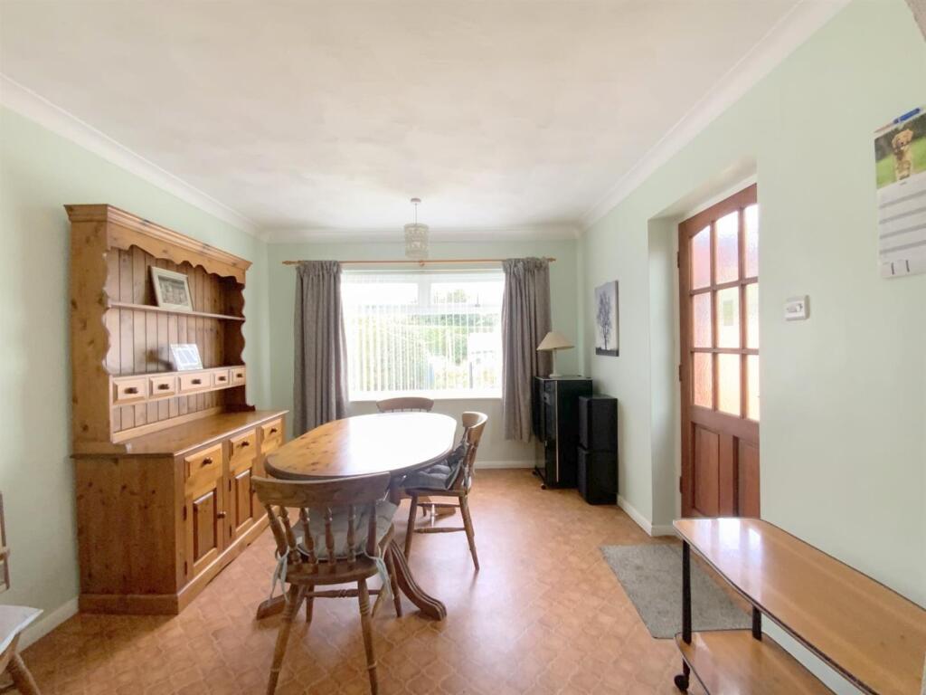 Langton Road, Holton-Le-Clay, Grimsby photo 3