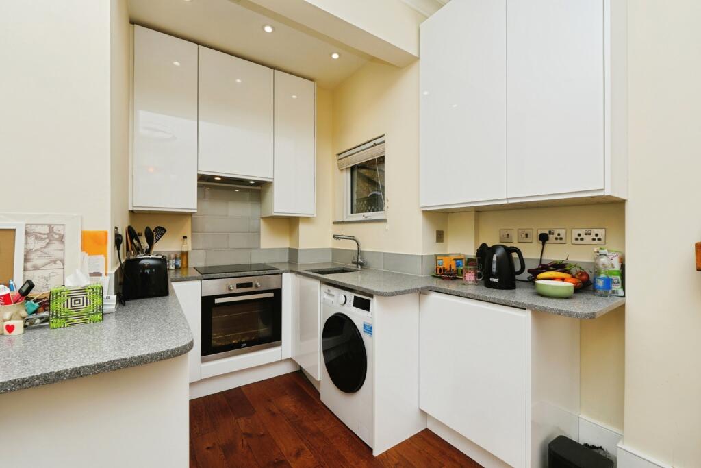 Apartment in London - More