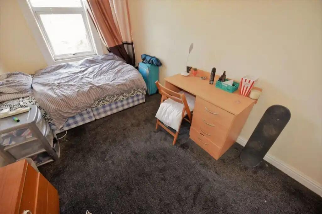 6 bedroom terraced house for rent