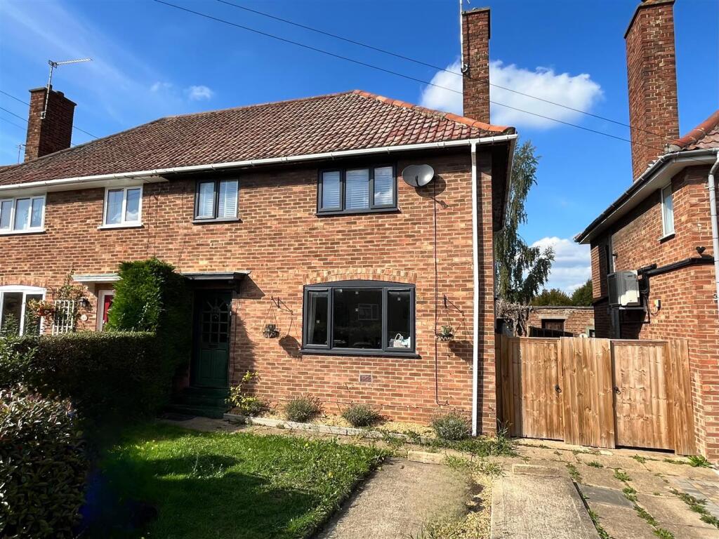 3-bed semi-detached on Gloucester Road, Bury St. Edmunds, £270,000