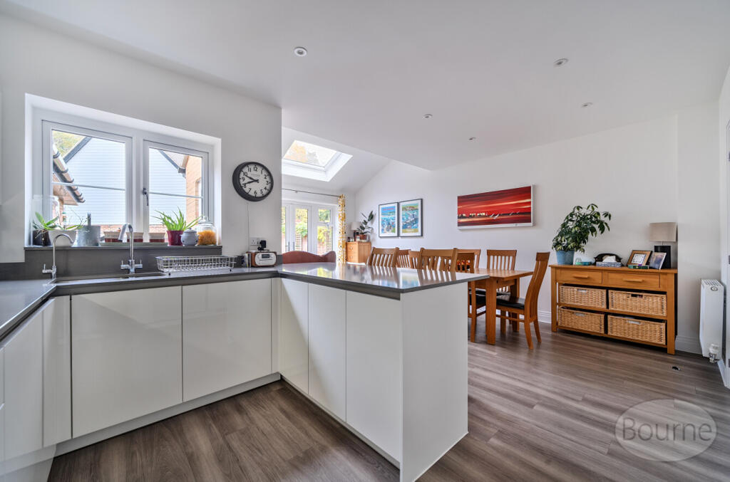 Charrington Close, Alton, Hampshire, GU34 photo 4