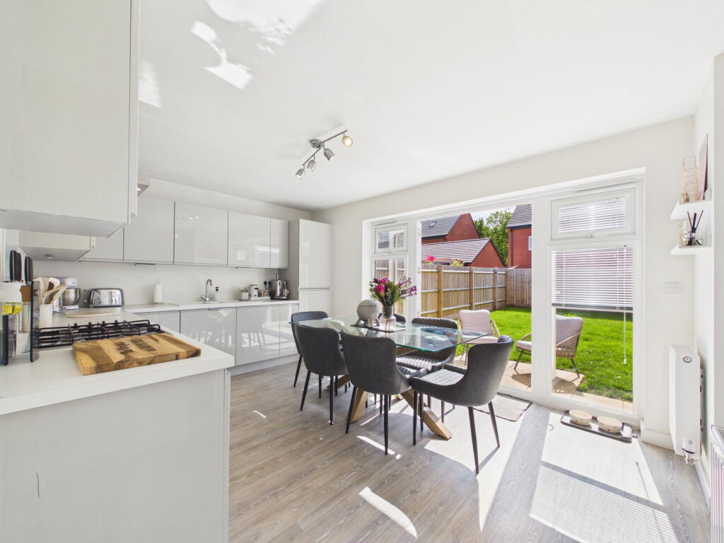Moss Drive, Newport, TF10 7ZG photo 4