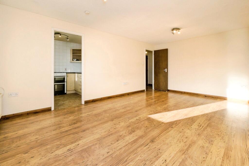 Apartment in Epping Forest, Grange Hill, Chigwell - View 4