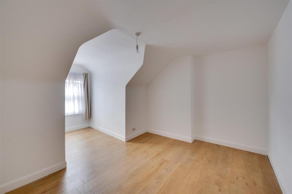 Apartment in London - More