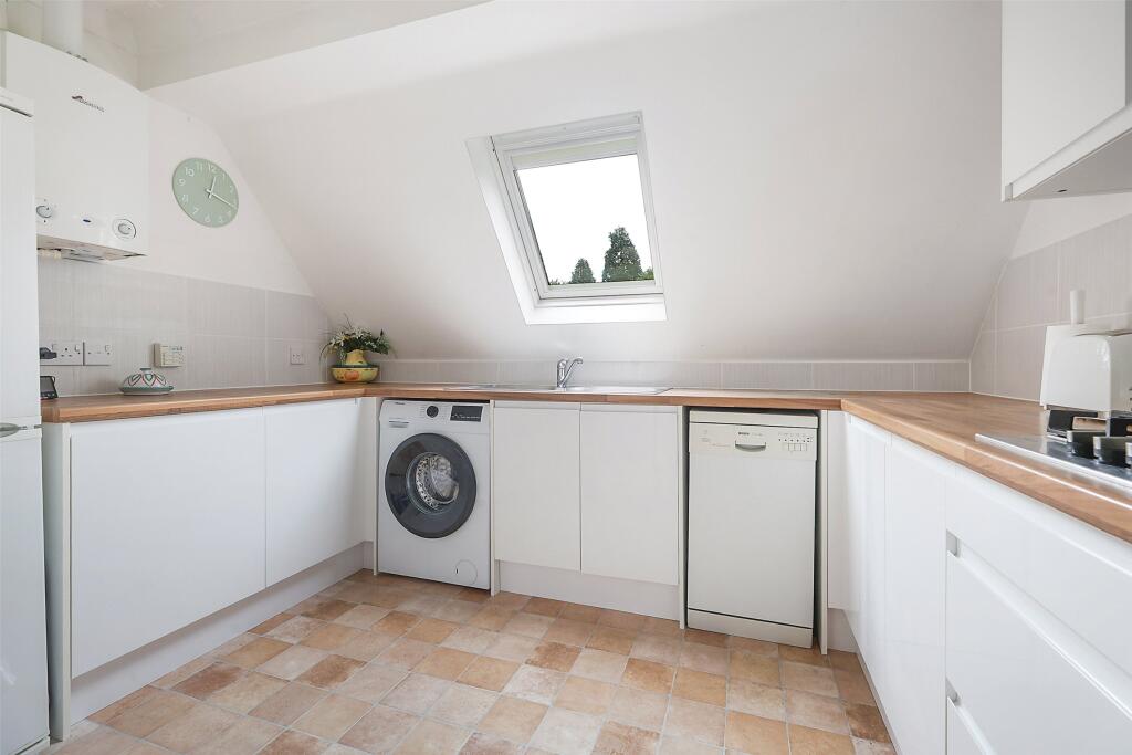 Apartment in Mole Valley, Dorking - View 3