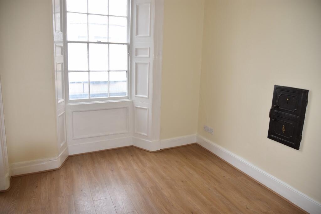 Apartment in Cardigan, Bridgend - View 4
