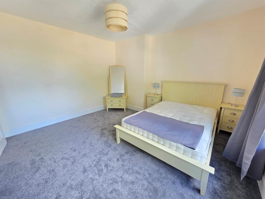 Apartment in Aylesbury, Buckinghamshire - View 4