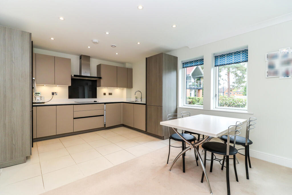 Apartment in Slough - More