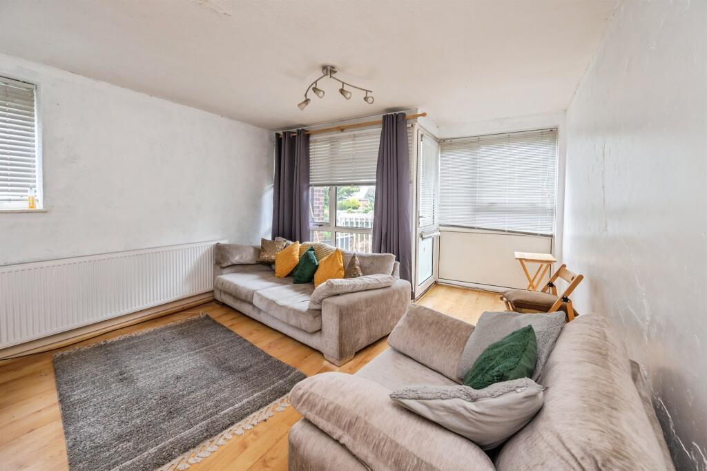 Apartment in Worcester, Worcestershire - View 3