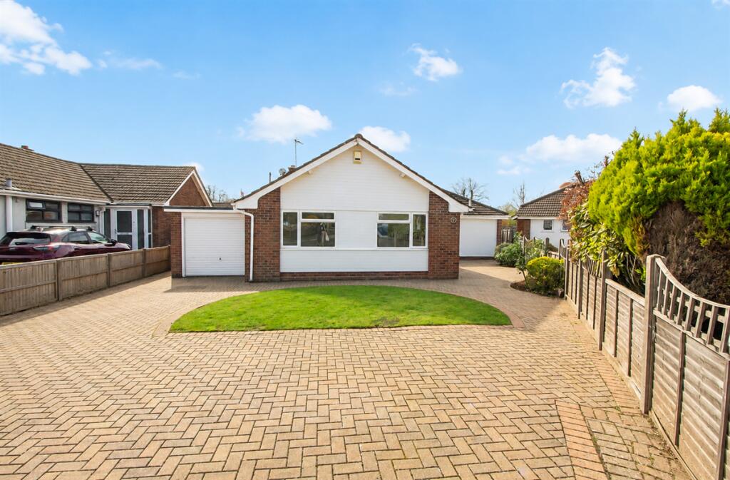 Main image of property: Dorset Close, Horndean, PO8 9JG
