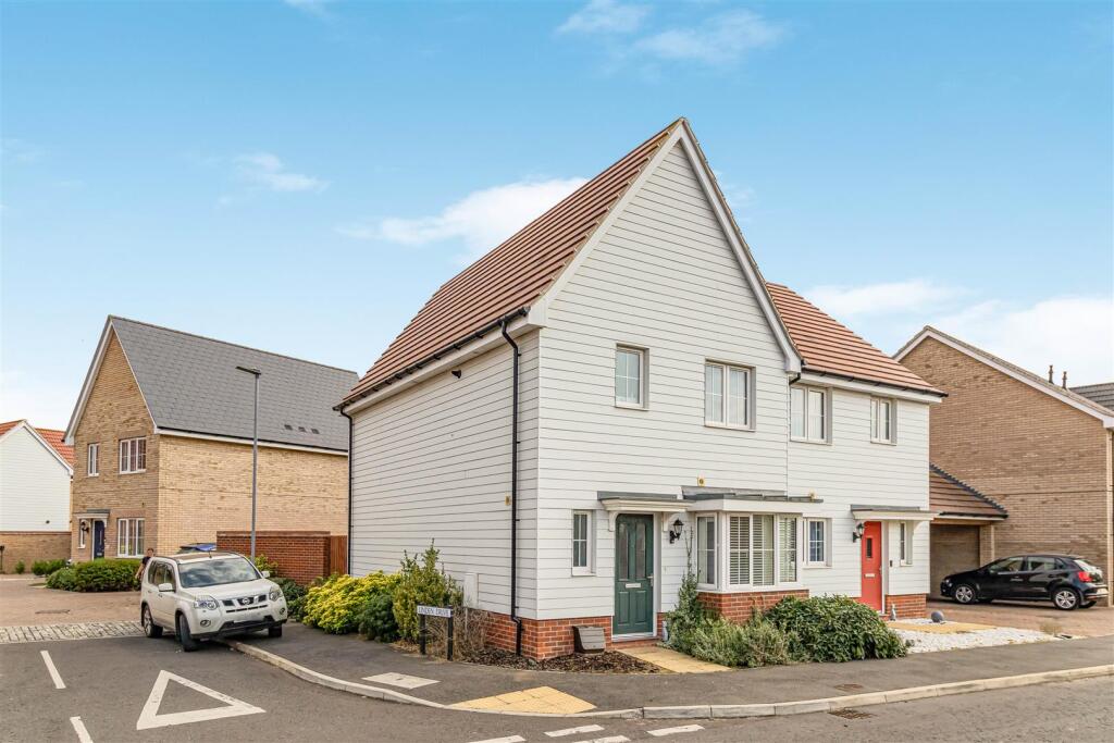 3 bedroom semi-detached house for sale in Larch Way, Red Lodge, IP28